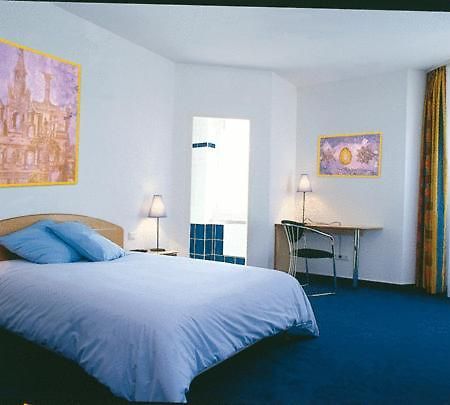 סירגומין Amadeus Hotel מראה חיצוני תמונה