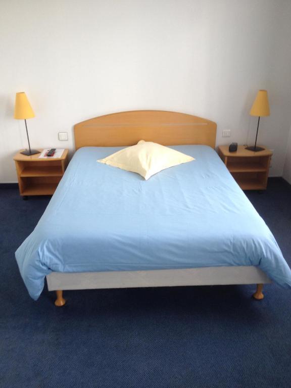 סירגומין Amadeus Hotel חדר תמונה