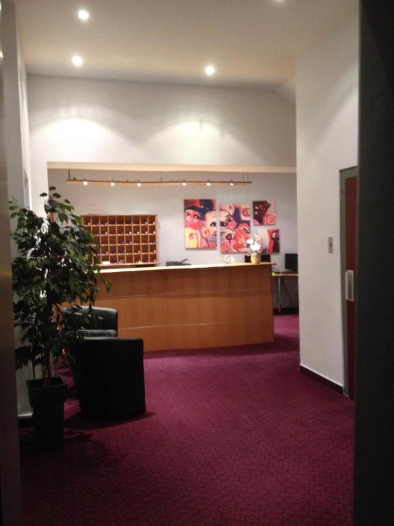 סירגומין Amadeus Hotel מראה חיצוני תמונה