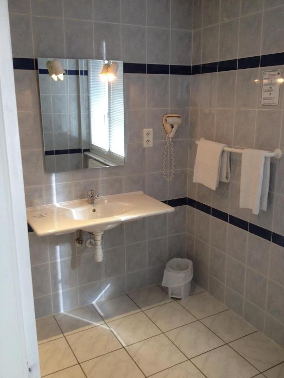סירגומין Amadeus Hotel חדר תמונה