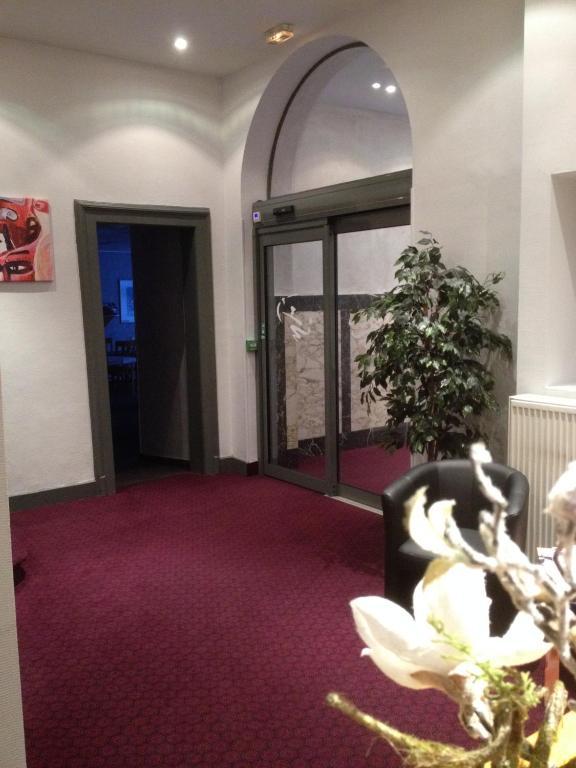 סירגומין Amadeus Hotel מראה חיצוני תמונה