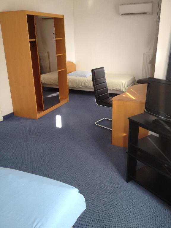 סירגומין Amadeus Hotel חדר תמונה