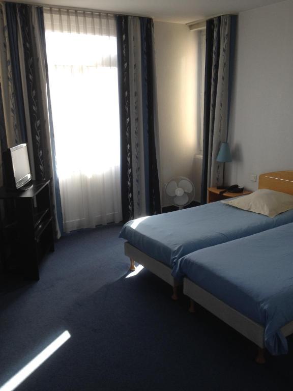 סירגומין Amadeus Hotel חדר תמונה