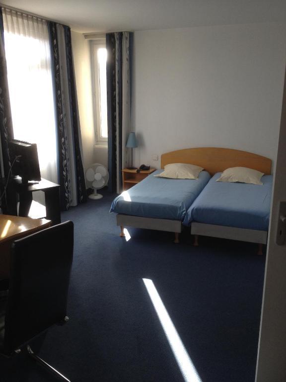 סירגומין Amadeus Hotel חדר תמונה